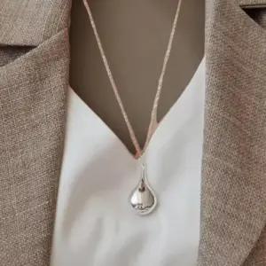 [신상오픈런]여성 물방울 장식 롱 드롭 패션 목걸이 (41360506)