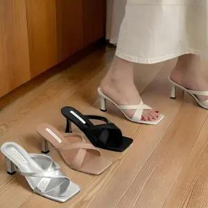 [신상오픈런]여성 여름 크로스 스트랩 뮬 평스트랩 샌들 (32331509)