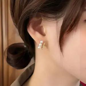 [신상오픈런]여성용 큐빅 진주 은침 스터드 귀걸이 (32328370)
