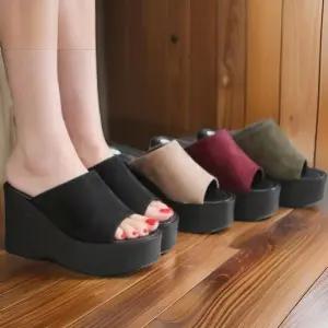 [신상오픈런]여성 스웨이드 플랫폼 앞트임 웨지힐 샌들 (32331288)