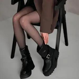 [신상오픈런]여성 가을 버클 장식 레이어드 플랫폼 블랙 가죽 앵클부츠 (42009612)