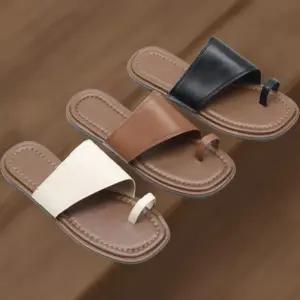 [신상오픈런]여성 바캉스 사각코 가죽 발가락 플랫 슬리퍼 샌들 (39139923)