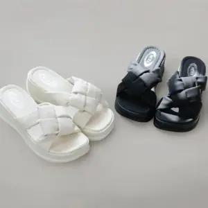 [신상오픈런]여성 편안한 통굽 슬리퍼 꼬임 끈 위빙 스트랩 쿠셔닝 (39139798)