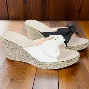 [신상오픈런]여성 귀여운 가죽 리본 통굽 웨지 샌들 (32331268)