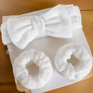 [신상오픈런]여성용 조절 가능한 소프트 극세사 세안용 손목밴드 세트 (32331346)