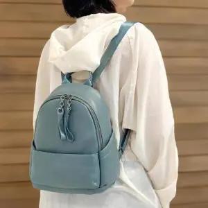 [신상오픈런]여성용 캐주얼 지퍼 백팩 - 포켓 및 둥근 디자인 컬러 가죽 가방 (38284415)