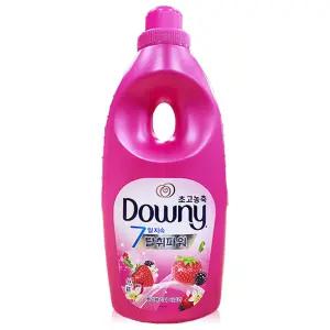 다우니 초고농축 섬유유연제 목련과 베리 본품 1L 1개