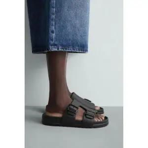 [국내발송] ZARA 남성 고무 더블 스트랩 샌들 - 블랙 440899