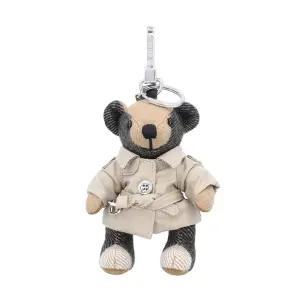 [버버리] 버버리 키링 8112771 A7026 토마스 베어 트렌치코트 참 키링 당일발송