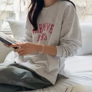 크랙레터링 트임 맨투맨