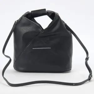 26SS 메종마르지엘라 MM6 뉴 재패니즈 크로스백 블랙 SB6WD0026 P8396 T8013