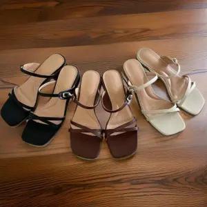 [신상오픈런]여성 여름 더블 스트랩 버클 굽 샌들 (32456426)