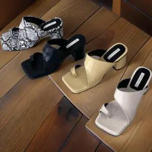 [신상오픈런]여성 키높이 통굽 앞코 사각 샌들 구두 (32331296)