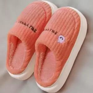 [신상오픈런]여성용 겨울 사무실 실내 슬리퍼 푹신한 퍼 슬리퍼 (42009622)