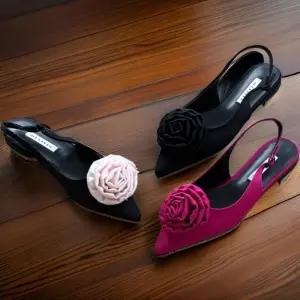 [신상오픈런]여성용 꽃무늬 슬링백 낮은굽 뾰족코 플랫슈즈 (32331608)