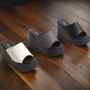 [신상오픈런]여자용 편안한 발목 키높이 통굽 슬리퍼 (32331583)