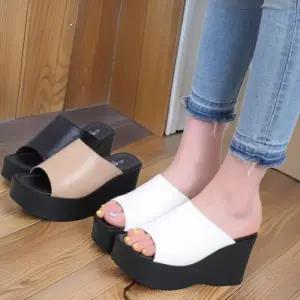 [신상오픈런]여성용 통굽 키높이 슬리퍼 스트랩 가죽 샌들 (32331290)