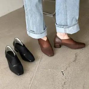 [옷자락]여자 스퀘어토 밴딩 인조가죽 블록힐 단화