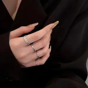 [신상오픈런]여성용 실버 레이어드 반지 4종 세트 - 심플 핏 조정 가능 패션 악세서리 (39187213)