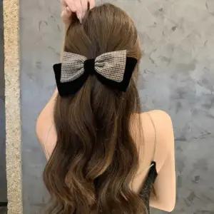 [신상오픈런]하운드체크 리본 벨벳 빅사이즈머리핀 자동 (30488219)