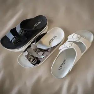 [신상오픈런]여성용 여름 플랫폼 샌들 더블 스트랩 사각버클 키높이 신발 (36391410)