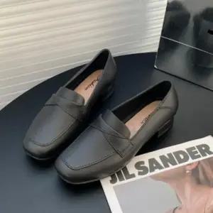 [신상오픈런]여성 심플 스퀘어토 무지 편안한 로퍼 신발 (41316276)