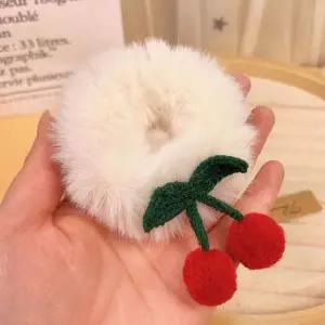 은창)눈꽃 뽀송 체리 머리끈 헤어끈 헤어밴드 겨울 가을 곱창밴드