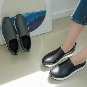[옷자락]여자 사계절 베이직 편안한 슬립온 스니커즈