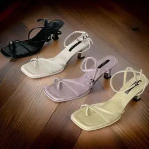 [신상오픈런]여성 사각코 발목 스트랩 여름 샌들 (32331518)