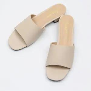 [신상오픈런]여성 단순 무지 사각코 저굽 슬리퍼 샌들 (39183347)