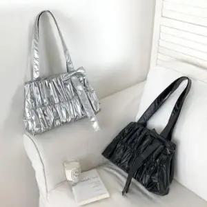 미니 미니가방 코디 가죽숄더백 가방코디 캐쥬얼