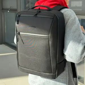 남성 회사원 가방 대학생 백팩