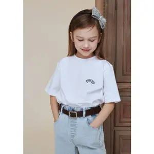 [갤러리아] 빈(BEEN) BA13TS05WT 화이트 로고 자수 반소매 티셔츠