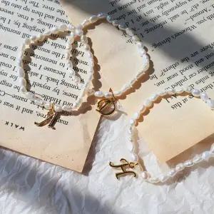 [하프클럽/]렛우니 이니셜 팔찌 여성 비즈펄 여자친구 담수