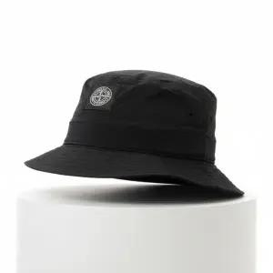 [스톤아일랜드]99376 Nylon Metal in Econyl Regenerated Bucket Hat 801599376 V0029 나일론 메탈 닐...