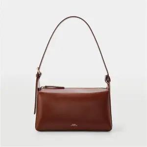 아페쎄 버지니 바게트백 PXBRU F61837 CAD