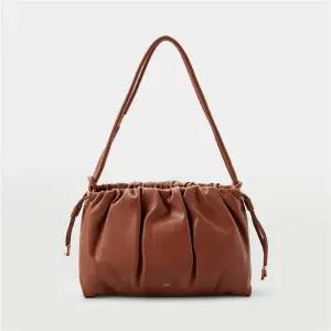 아페쎄 니논 숄더백 PUAAT F61643 CAD