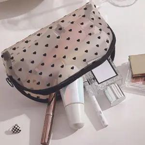 반원형 메쉬 소재 화장품 메이크업 파우치