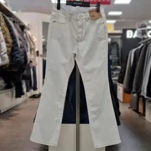[하프클럽/뱅뱅]뱅뱅 HC21 봄 여성부츠컷화이트데님팬츠 NQL157