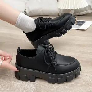 여성 높은 통굽 키높이 2컬러 패션 로퍼 정장구두