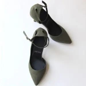 물결하이힐 국내제작 뾰족코 스웨이드 물결 스트랩 트임 하이힐Y