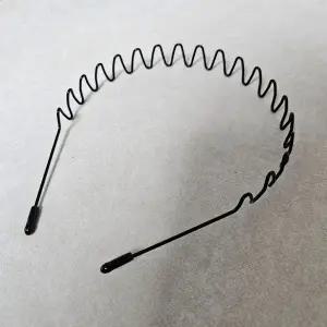 물결 무늬 헤어밴드 앞머리 고정 헤어액세서리 블랙 색상