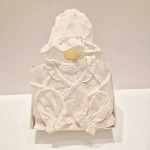 [롯데백화점]밍크뮤 (PH)럭스플라워배내저고리,손싸개,모자3종세트  36170-000-10,008-13,12