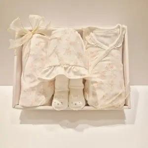 [롯데백화점]밍크뮤 (PH)럭스플라워배내저고리출산선물4종세트  36170-000-10,005-12,12,07