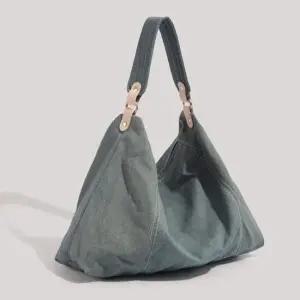 [패션] 20대 30대 여자 대학생 빈티지 스타일 매듭 포인트 데님 청 숄더 크로스백