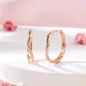 갤러리아 [비앤비골드] 14K 볼륨 물결 웨이브 원터치 링귀걸이 한쌍 MNE42443