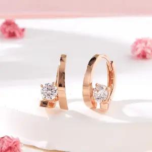 갤러리아 [비앤비골드] 18K 큐빅 사선 크로스링 원터치 귀걸이 한쌍 MNE42444