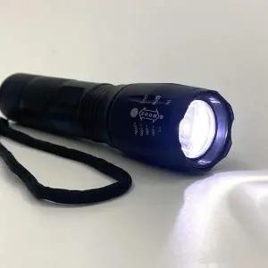 휴대용 MC02KZ07 LED 후레쉬 써치라이트