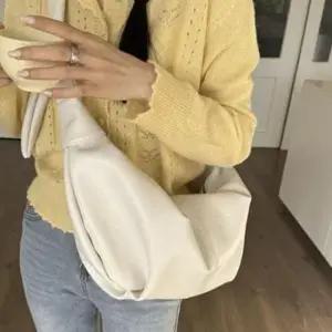 여성가방 패션 보부상 크로스 숄더백 핸드백 반달가방