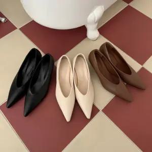 V컷 스틸레토 미들힐 쿠션 펌프스 5cm